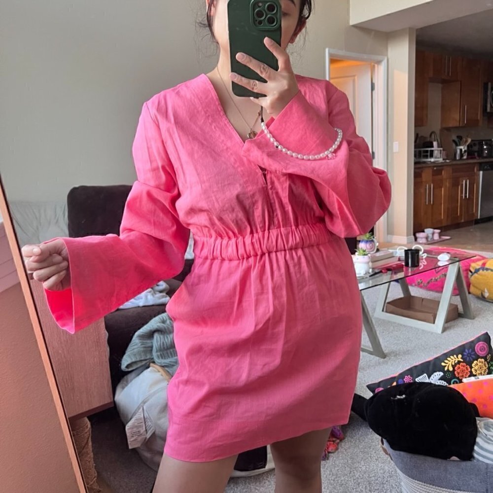 ALC Barbie Hot Pink V Neck Flared Sleeve Back Cutout Mini Dress L‌‌